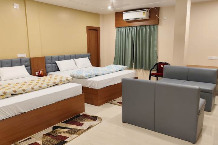 Room 11 of 28