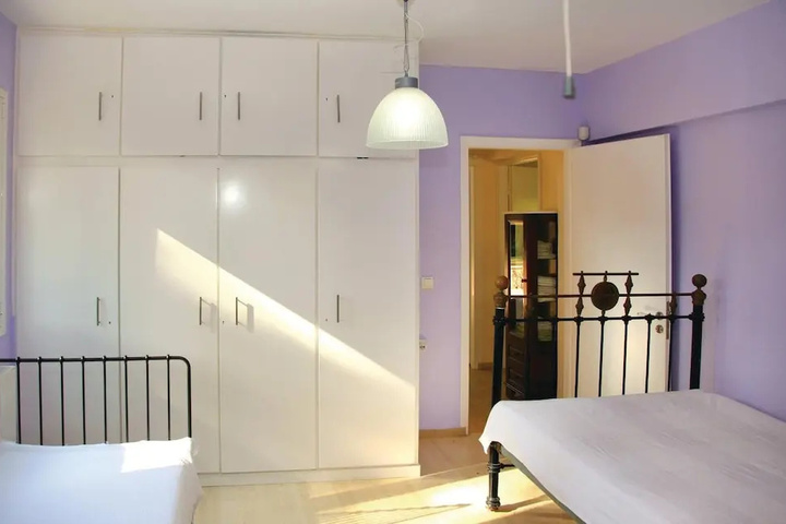Room 5 of 18