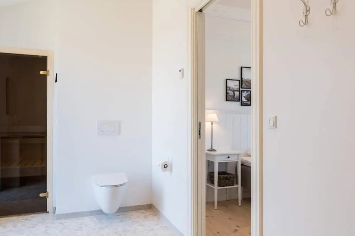 Room 9 of 21