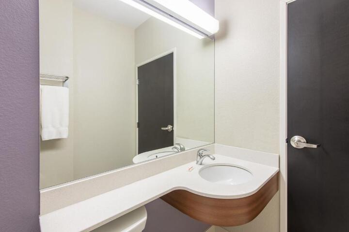 2 Queen Beds Mobility Accessible (3 of 11)