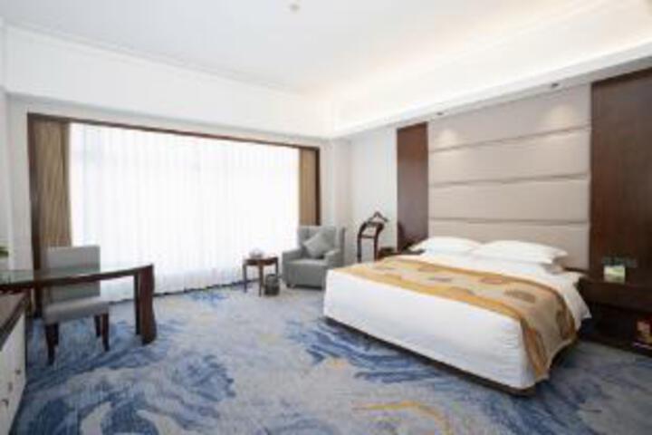 Room 10 of 12