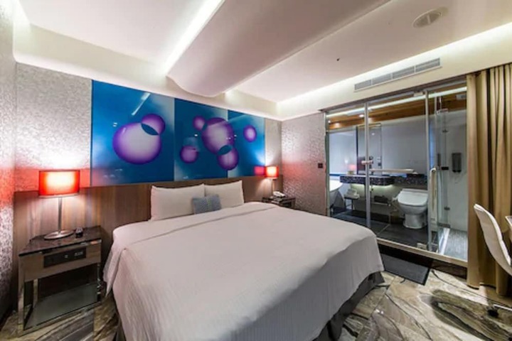Room 33 of 52
