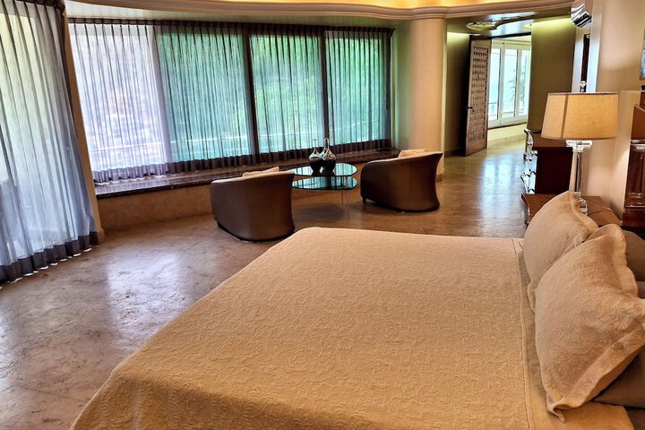 Room 93 of 336