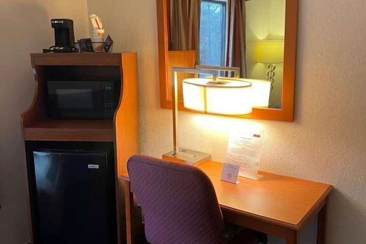 Room 16 of 34