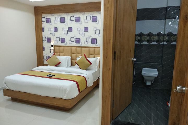 Room 3 of 37