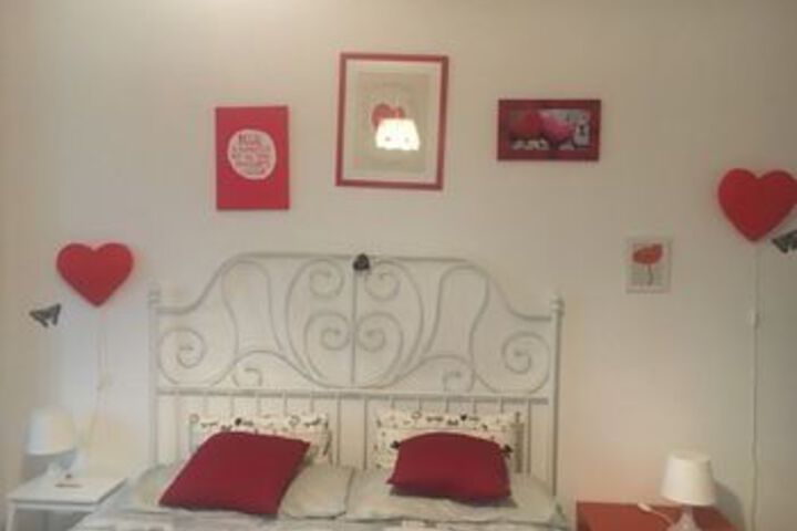 Room 9 of 16