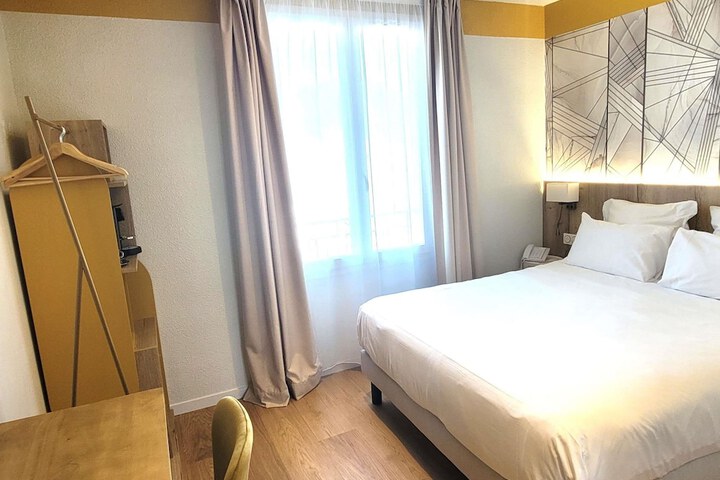 Room 6 of 68