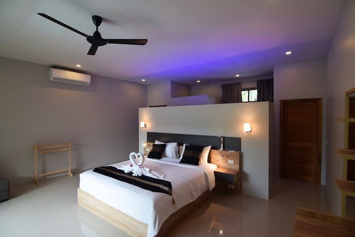 Room 33 of 112