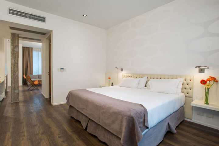 Room 43 of 181