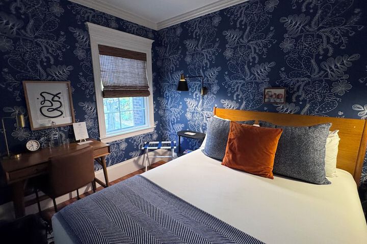 Room 37 of 61