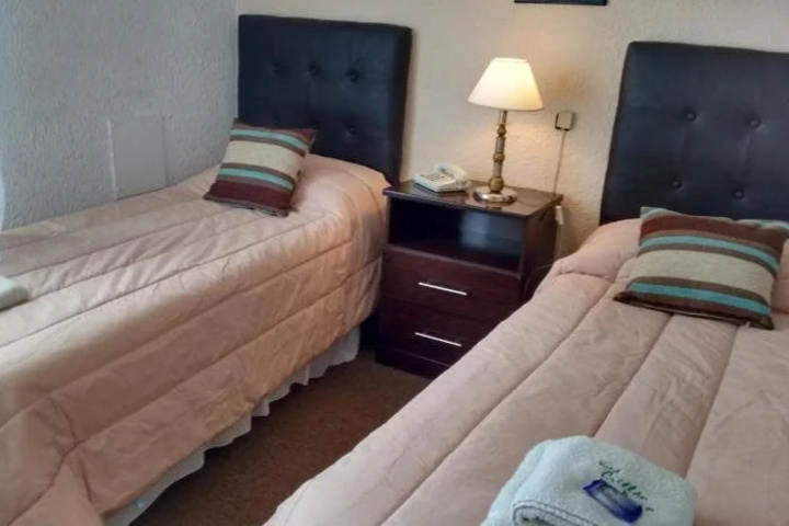 Room 4 of 16