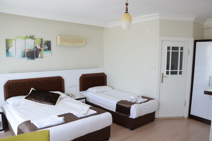 Room 5 of 33