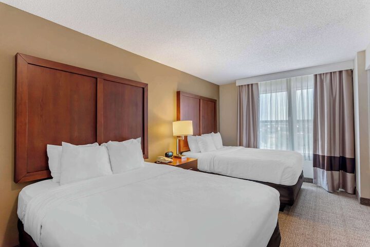 2 Queen Beds (2 of 10)