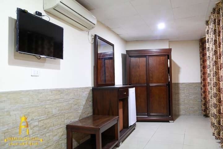 Room 28 of 74