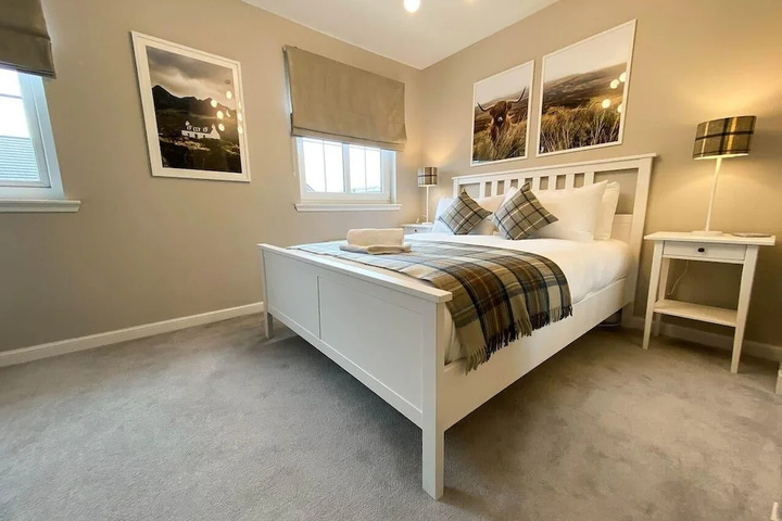 Room 5 of 12