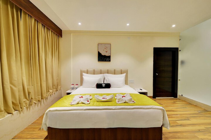 Room 9 of 32
