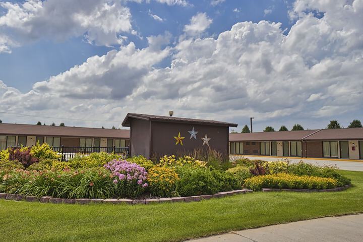 Hotel Exterior 22 of 27