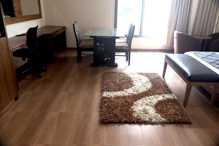 Room 13 of 27
