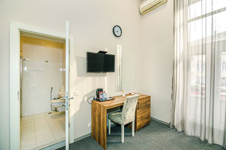 Room 48 of 79