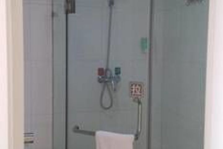 Room 8 of 38