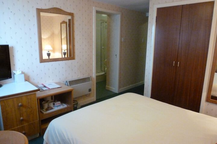 Room 4 of 52