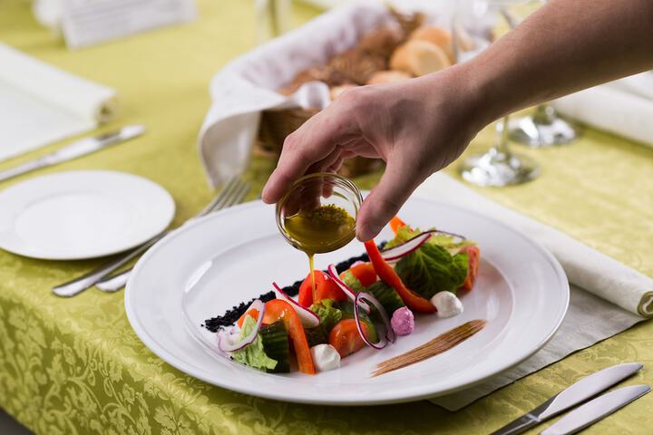Dining 45 of 58