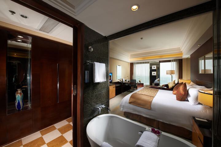 Room 10 of 40