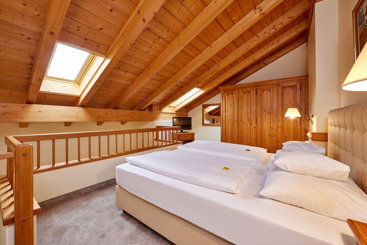 Room 12 of 76