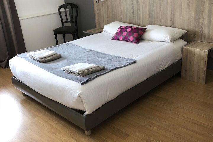 Room 6 of 25