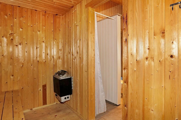 Room 2 of 18