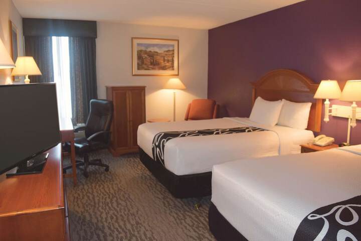 1 Queen Bed Mobility Hearing Accessible Room Roll in Shower (2 of 8)
