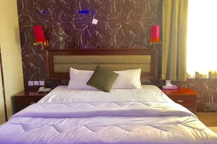 Room 6 of 23