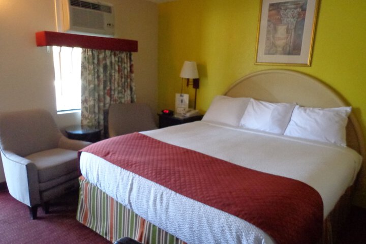 Standard | King Bed (1 of 5)