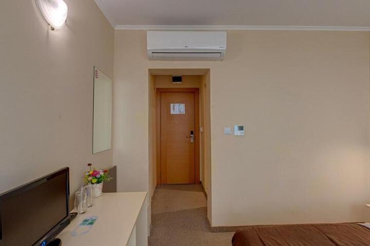 Room 38 of 99