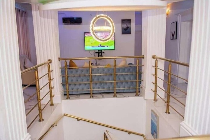 Room 6 of 31