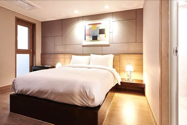 Room 17 of 34