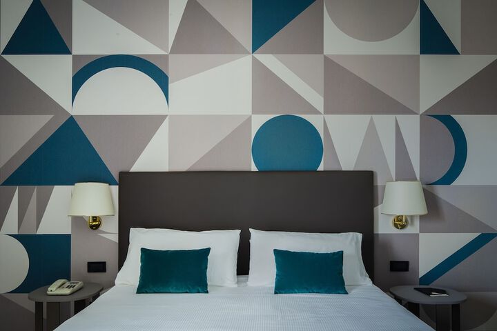 Room 11 of 25