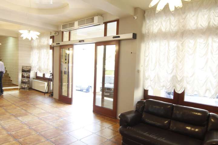 Guest Lobby