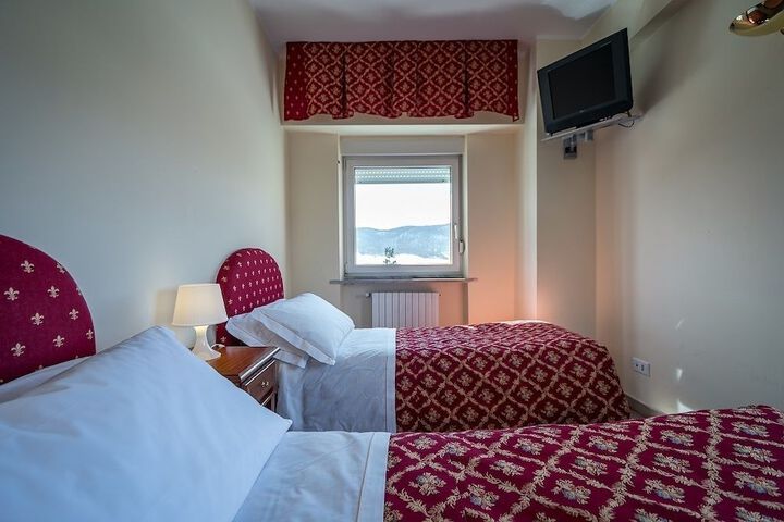 Room 16 of 80