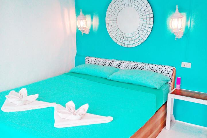 Room 4 of 8