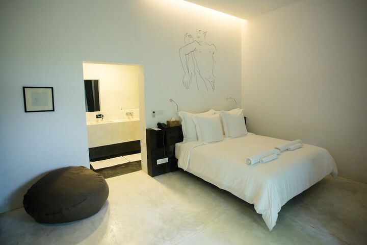 Room 6 of 39