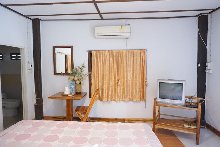 Room 27 of 37