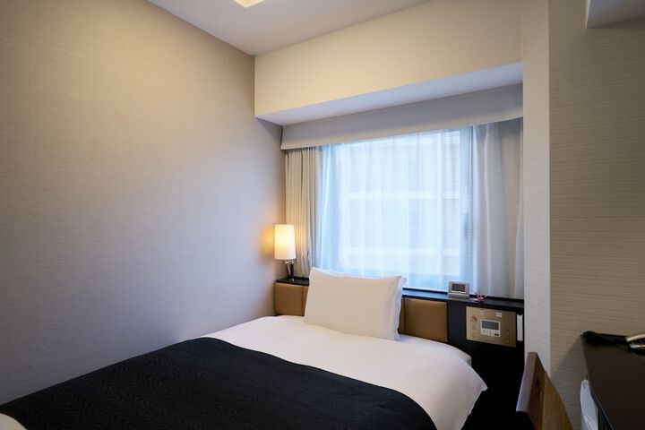 Room 8 of 64