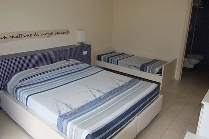 Room 17 of 39