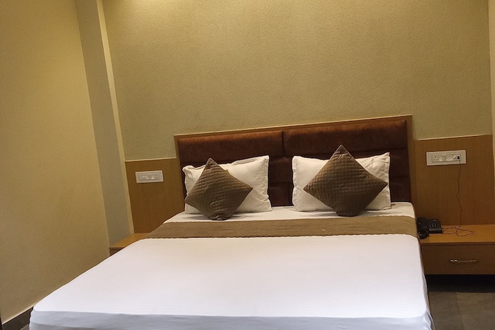 Room 5 of 10