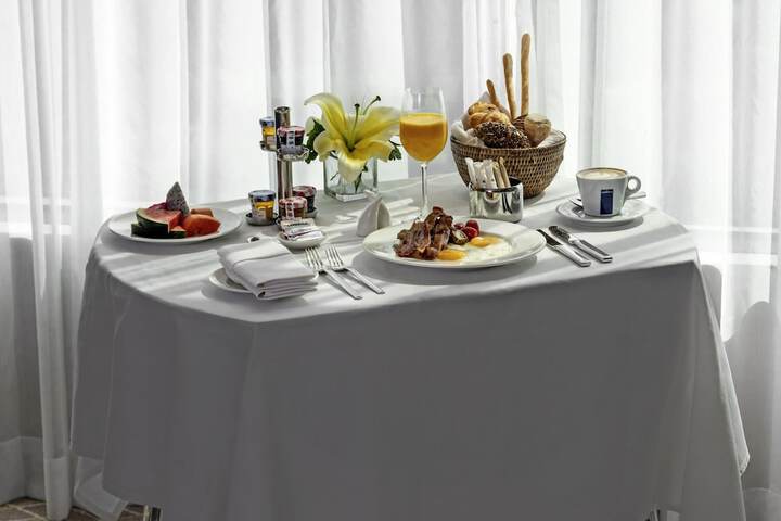 Breakfast/Coffee Service 72 of 113