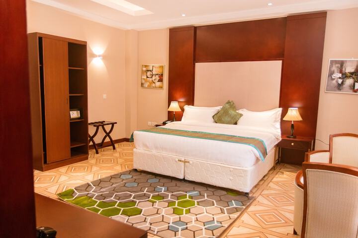 Room 4 of 34