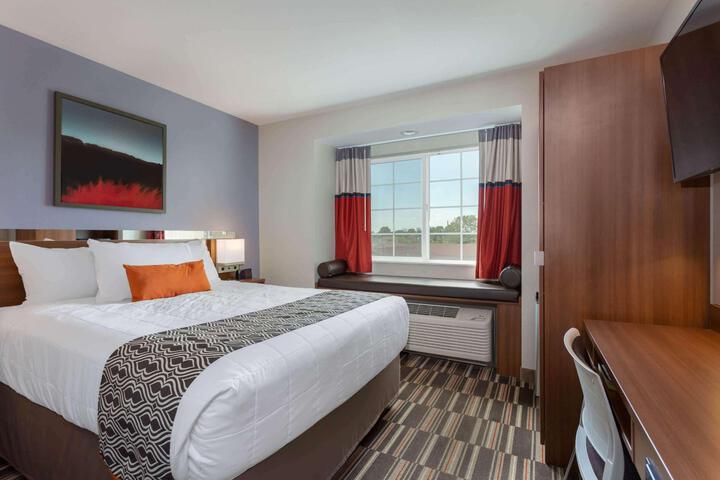 2 Queen Beds (22 of 33)