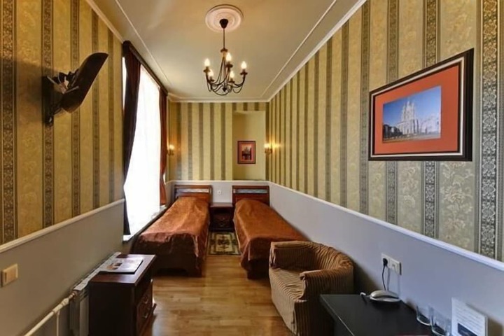 Room 4 of 61