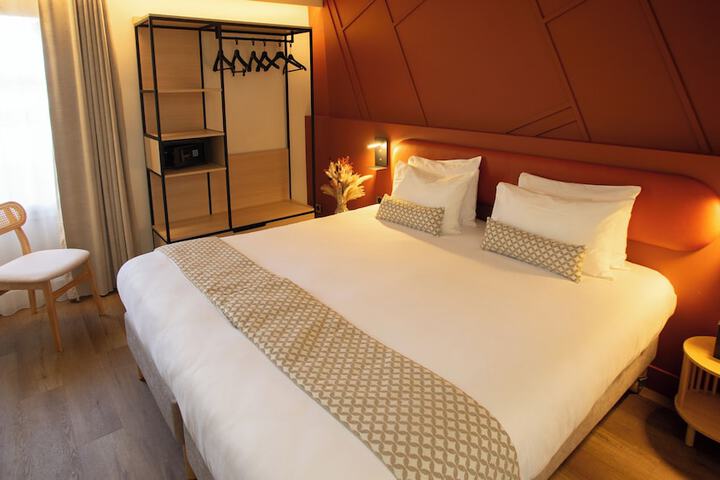 Room 13 of 76